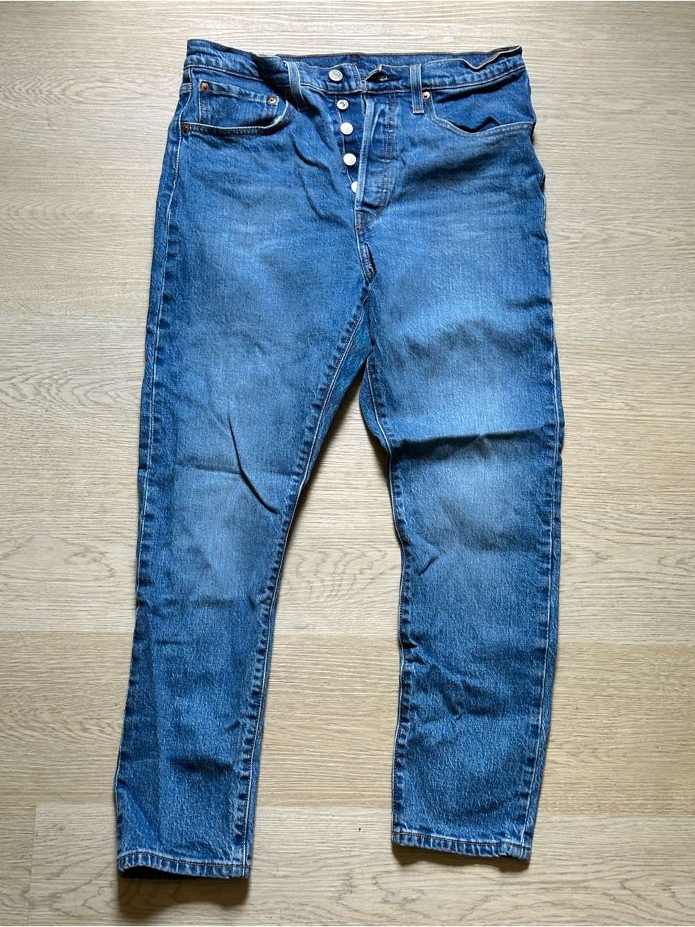 Levi's Straight Leg Women's Jeans in Medium Blue Wash